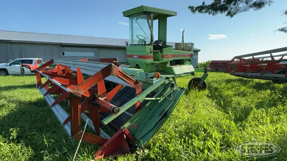Owatonna 260 Self-Propelled Swather