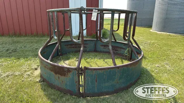Round bale ring feeder