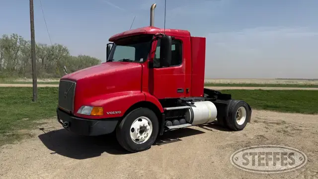 2002 Volvo VNL