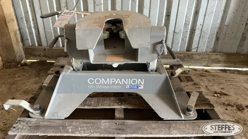 B&W Companion 5th wheel camper hitch Truck-Trailer Part