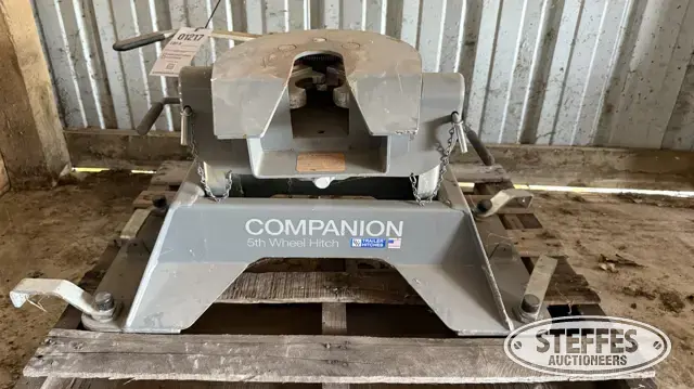 B&W Companion 5th wheel camper hitch