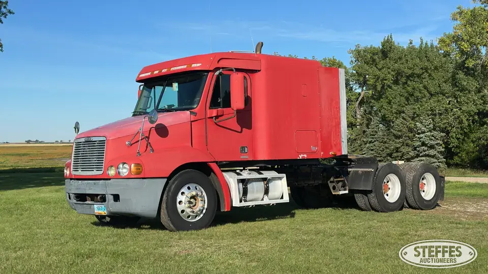 1999 Freightliner FLC112 Conventional Truck with Sleeper