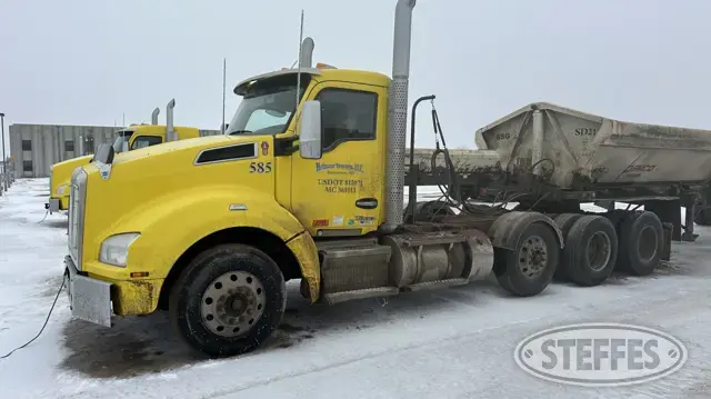 2023 Kenworth T880