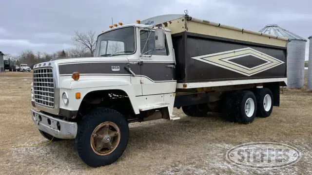 1975 Ford 900