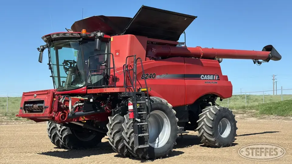 2015 Case IH 8240 Combine