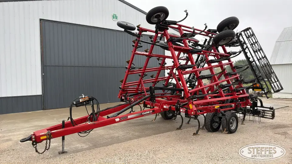 2013 Case IH Tiger-Mate 200 Field Cultivator