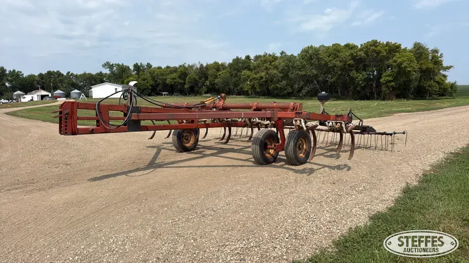 Wil-Rich chisel plow