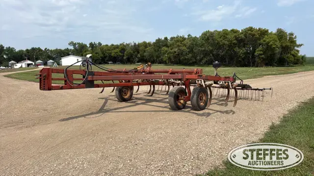 Wil-Rich chisel plow
