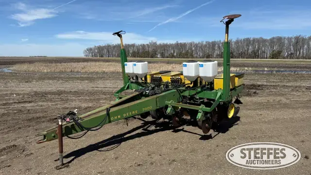 John Deere 7000
