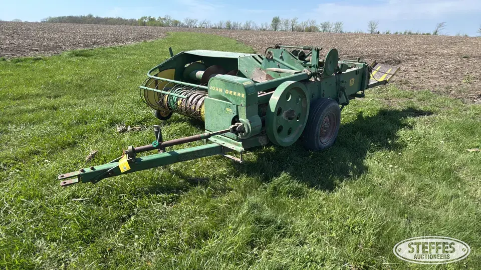 John Deere 24T Square Baler