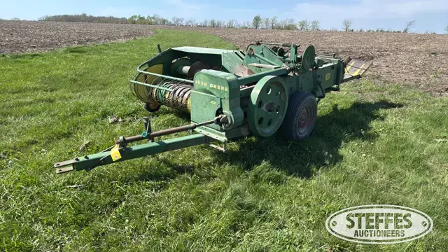 John Deere 24T