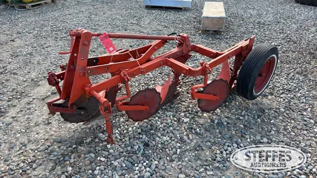 Allis Chalmers plow