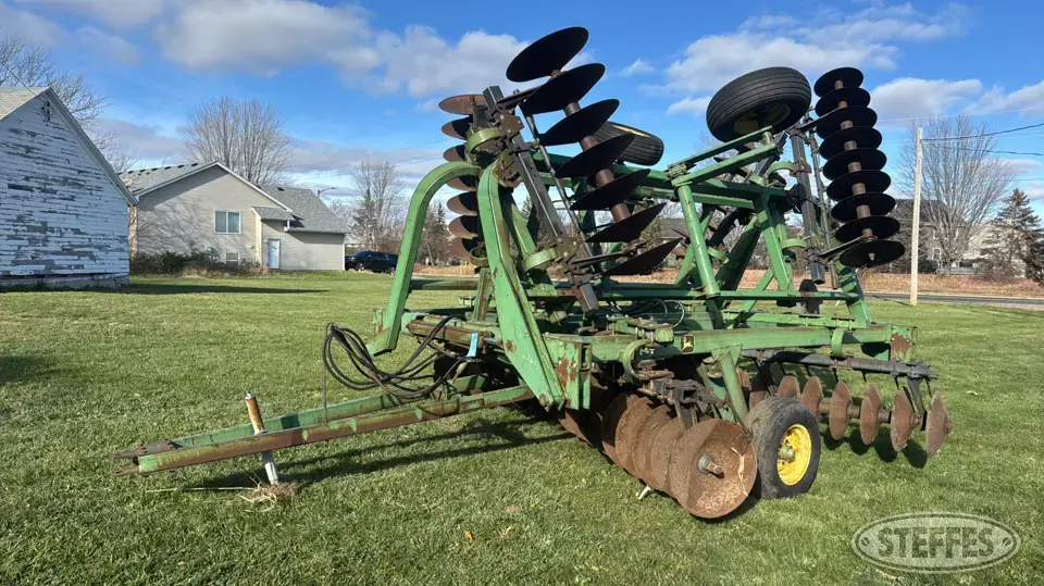 John Deere 230 Disc
