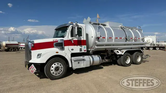 2015 Freightliner 122SD Coronado