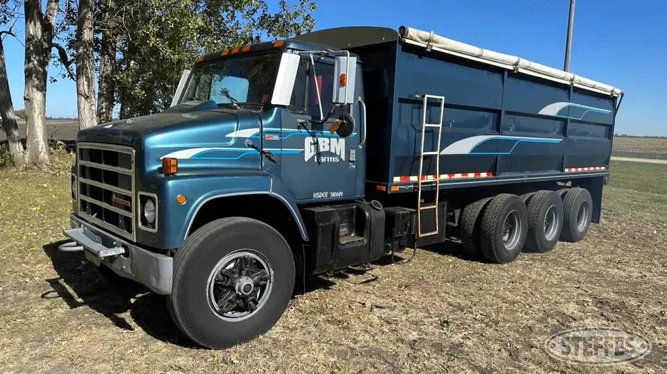 1985 International F2375 Tri-Axle Boxed Truck
