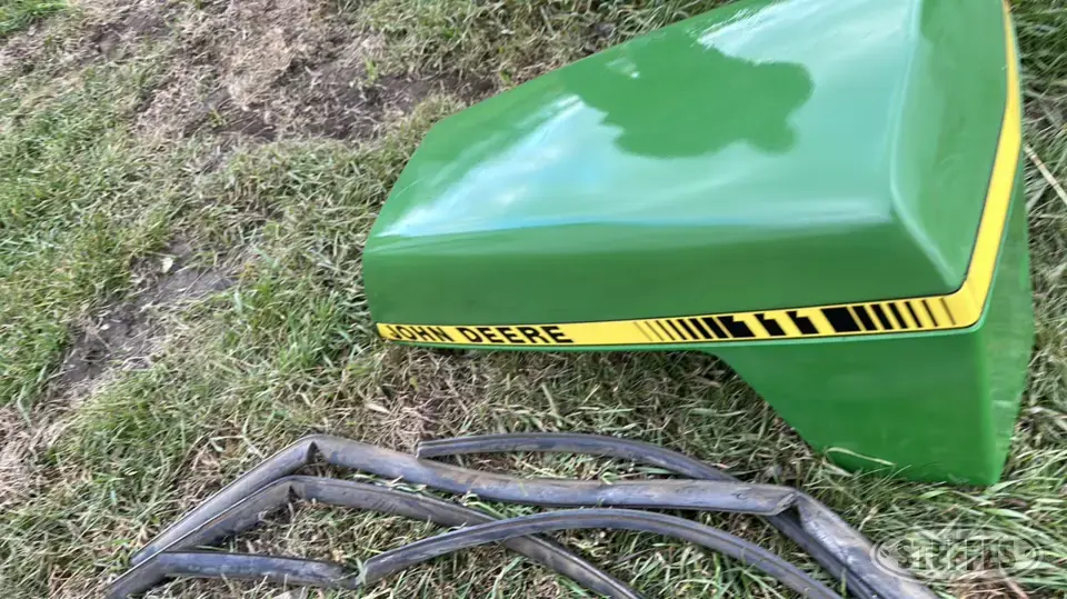 John Deere 111 Lawn and Garden Accessory