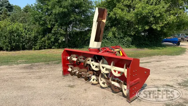 Buhler Farm King 1080