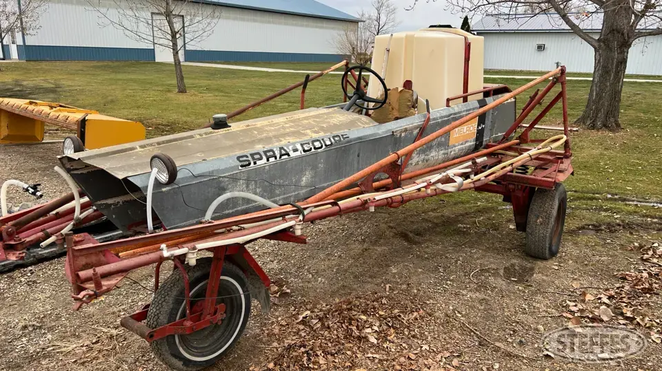 Melroe 104 Spra-Coupe Self-Propelled Sprayer