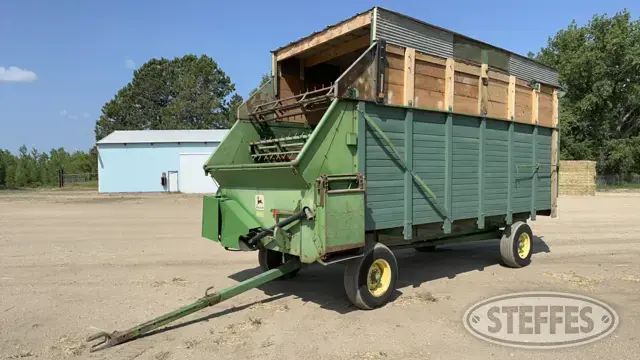 John Deere 216