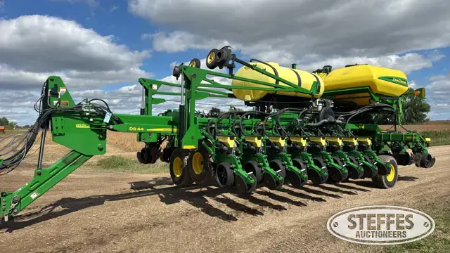 2015 John Deere DB44