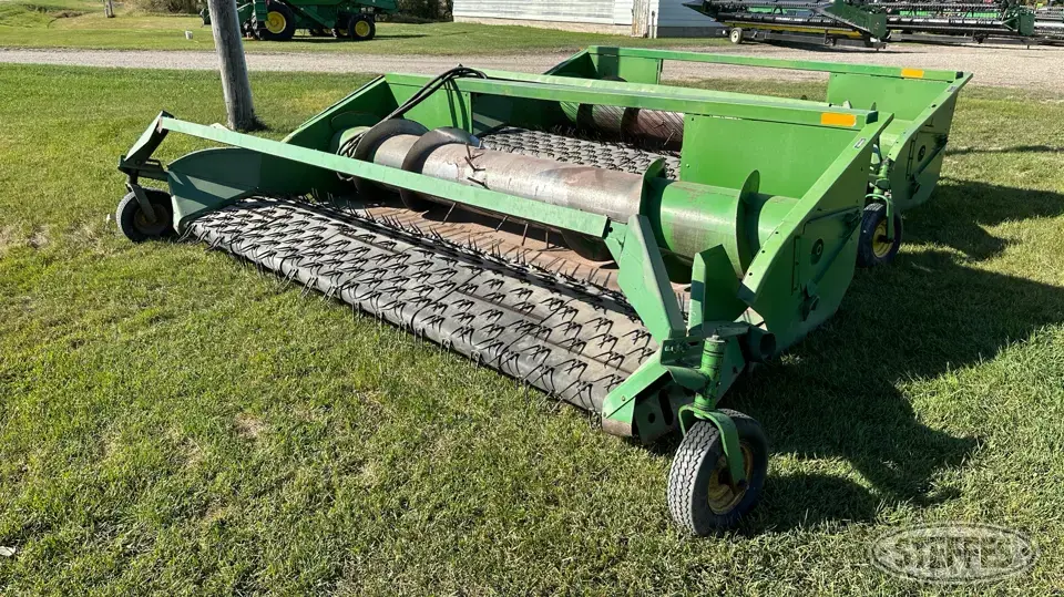 John  Deere 212 Pickup Head