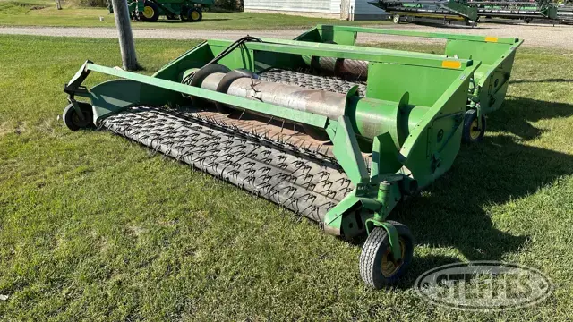 John  Deere 212