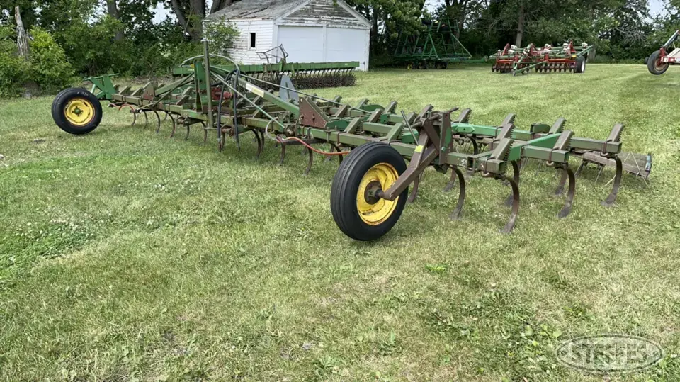 John Deere 1010 Field Cultivator