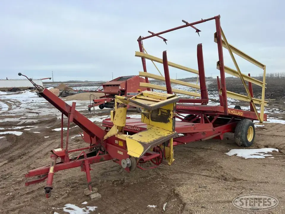 New Holland 1012 Stackliner Bale Handling