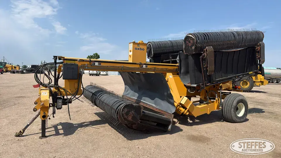 2014 Oxbo 334 Rake