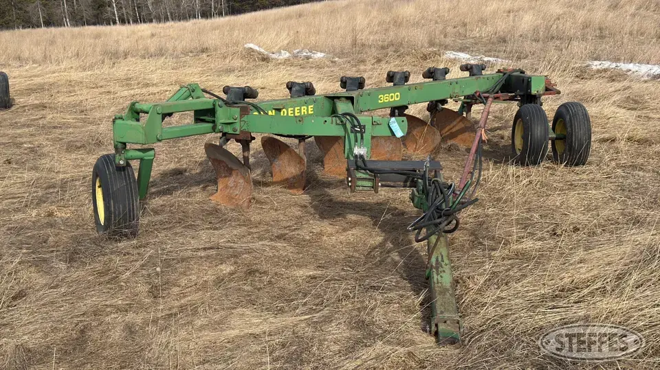John Deere 3600 Plow