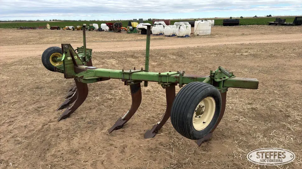 John Deere 900 Ripper