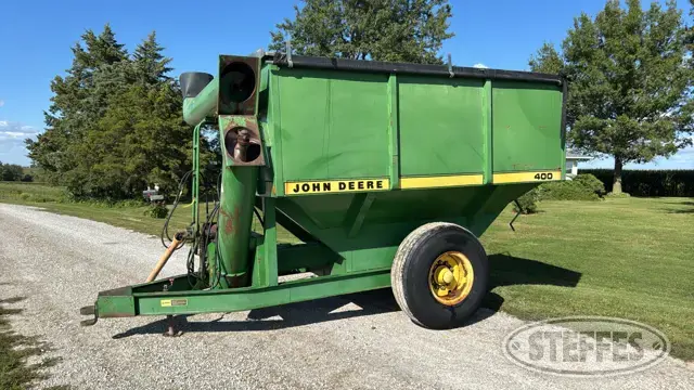 John Deere 400
