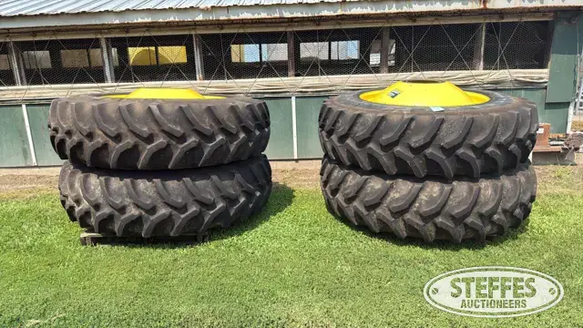 (4) 520/85R42 tires