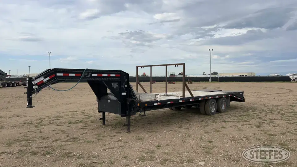 2014 PJ Trailers FD262 Flatbed Trailer