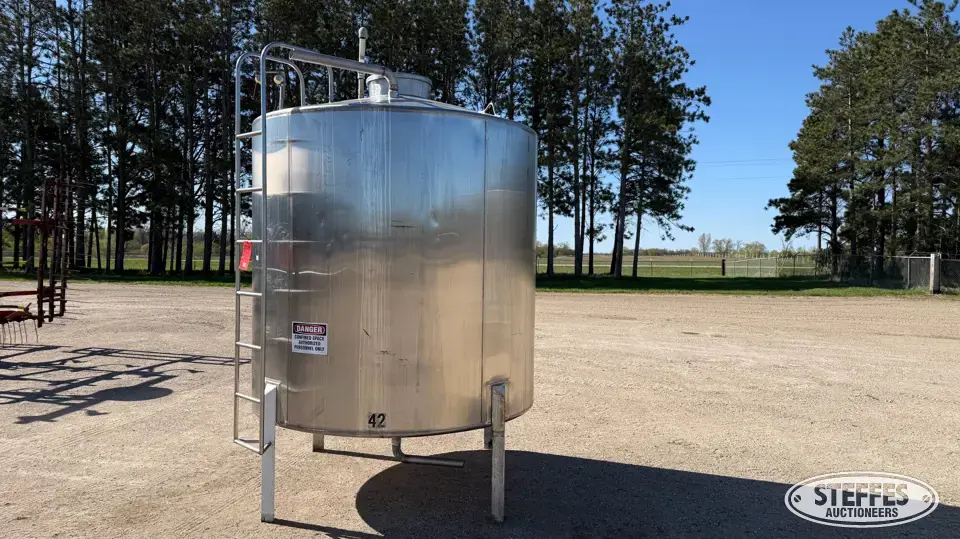 1,600 gal. SS tank Stainless Steel Tank
