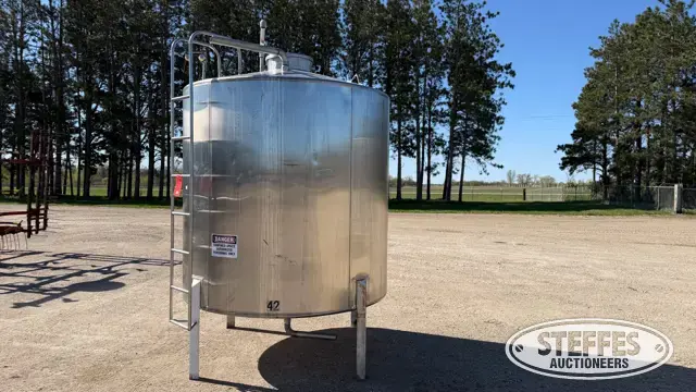 1,600 gal. SS tank