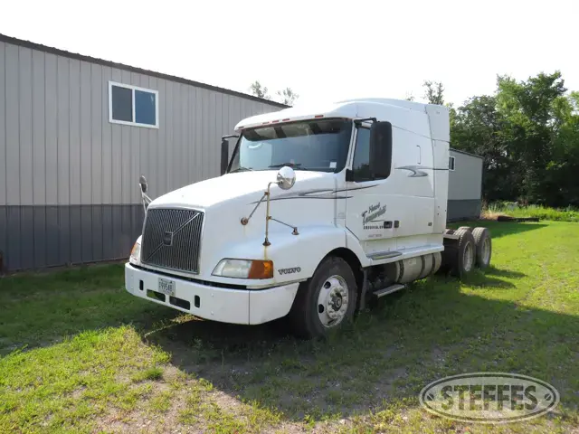 2000 Volvo VNL64