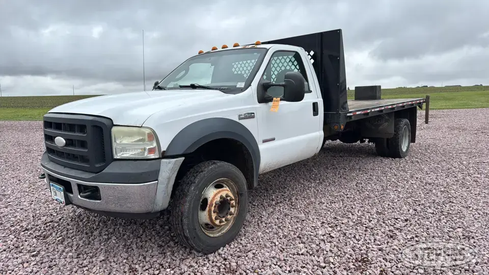 2007 Ford Super Duty F-550 XL Flatbed Truck
