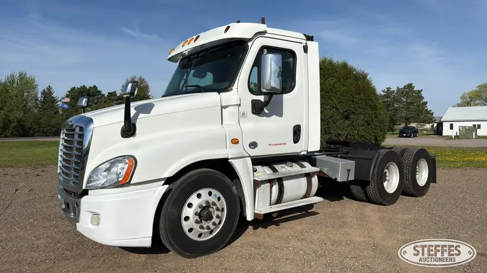 2015 Freightliner Cascadia 125 Conventional Truck without Sleeper