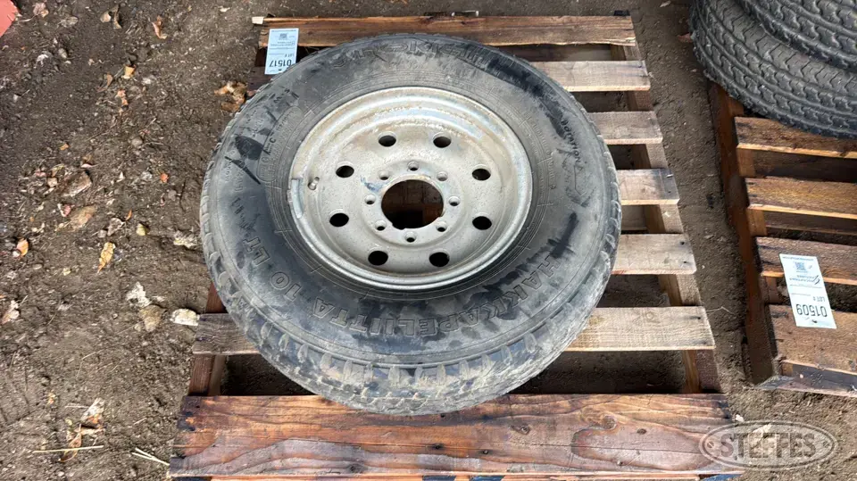 Nokian LT265/75R16 tire Passenger-Light Truck Tire
