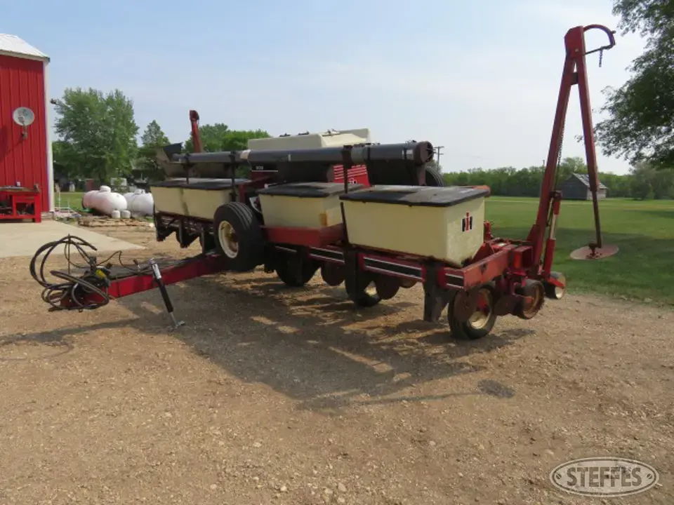 International 800 Cyclo Less Than 12 Row Planter