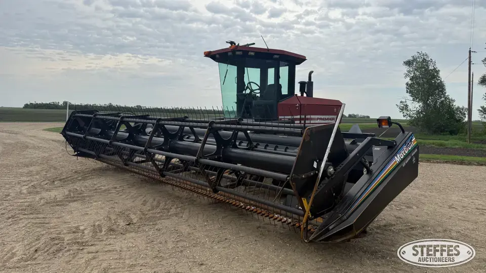 1999 MacDon Premier 2930 Self-Propelled Swather
