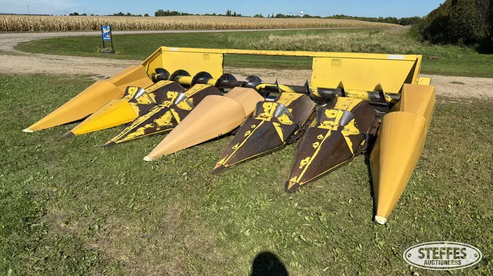 New Holland 974 Corn Head