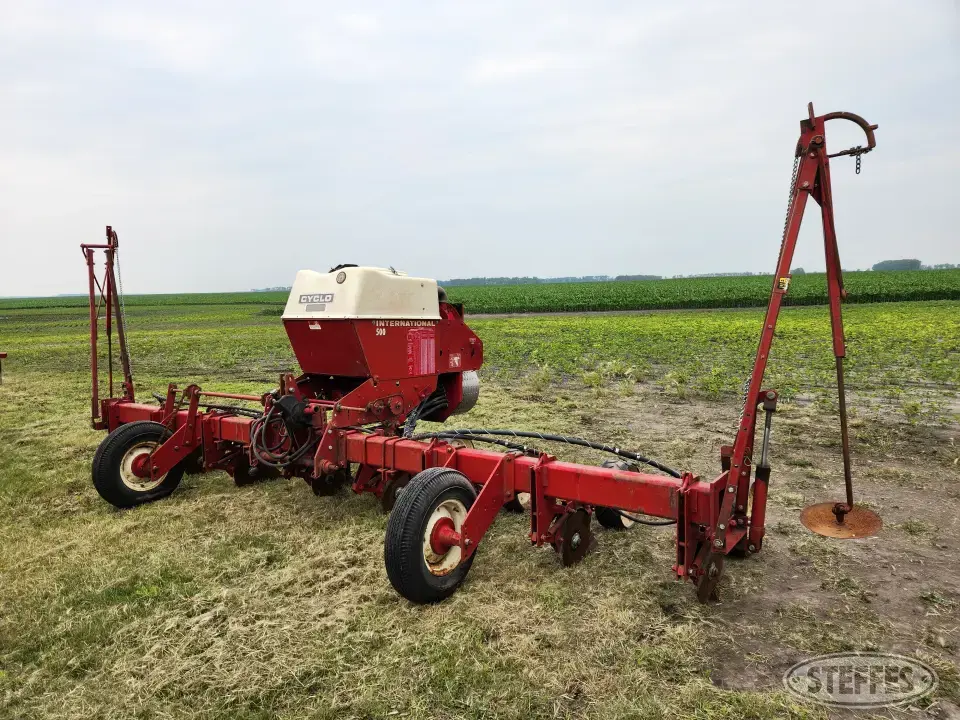 IHC 500 Less Than 12 Row Planter