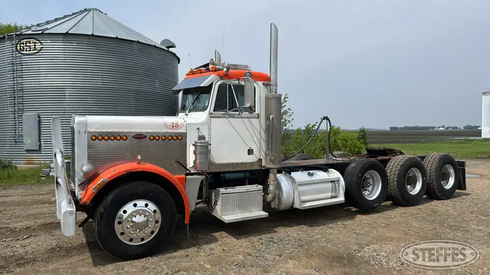 1975 Peterbilt 359 Conventional Truck without Sleeper