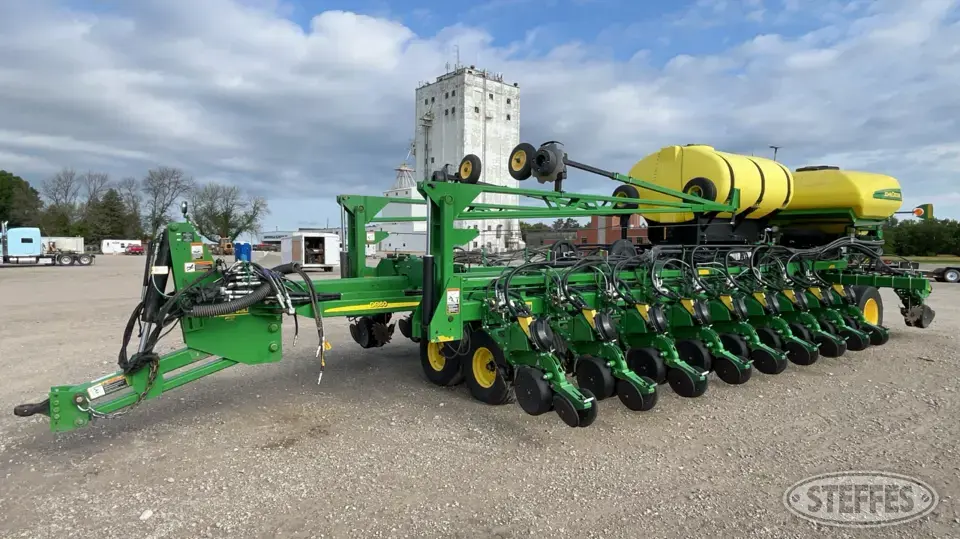 2013 John Deere DB60 12 or More Row Planter