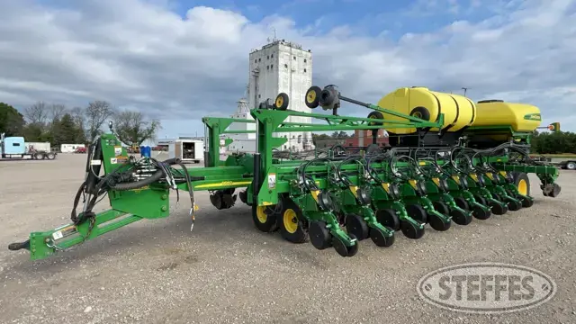 2013 John Deere DB60