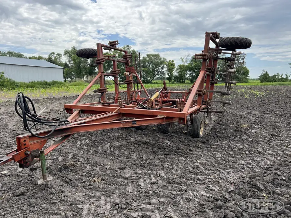 Melroe 505 Chisel Plow