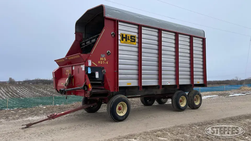H&S HD 7+4 Forage Wagon