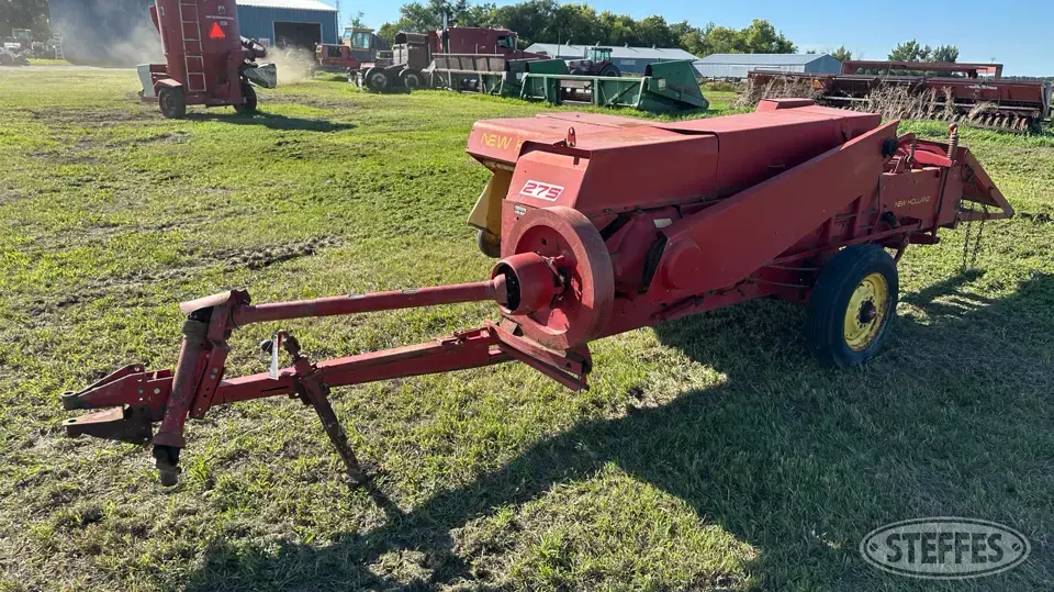 New Holland Hayliner 275 Square Baler